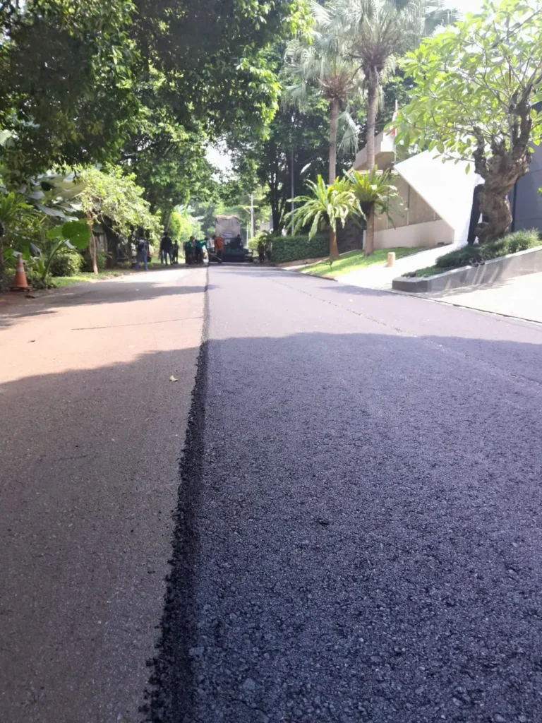 Proyek Pengaspalan di Cikupa
