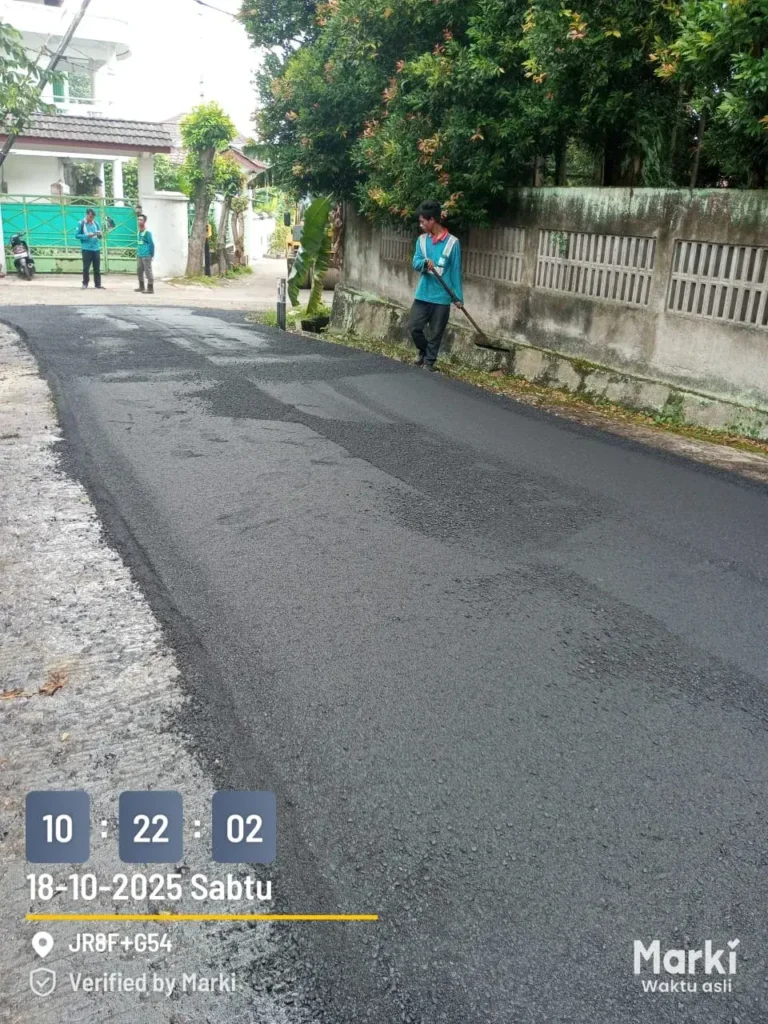 Proyek Pengaspalan di Tambun